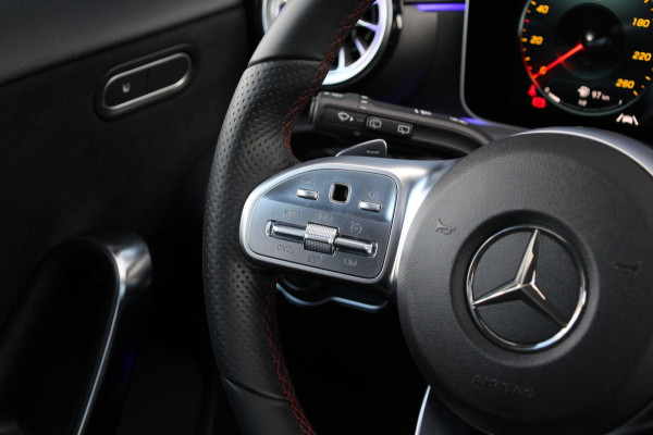 Mercedes-Benz A-Klasse 200 AMG-line | Pano | Sfeer | Widescreen