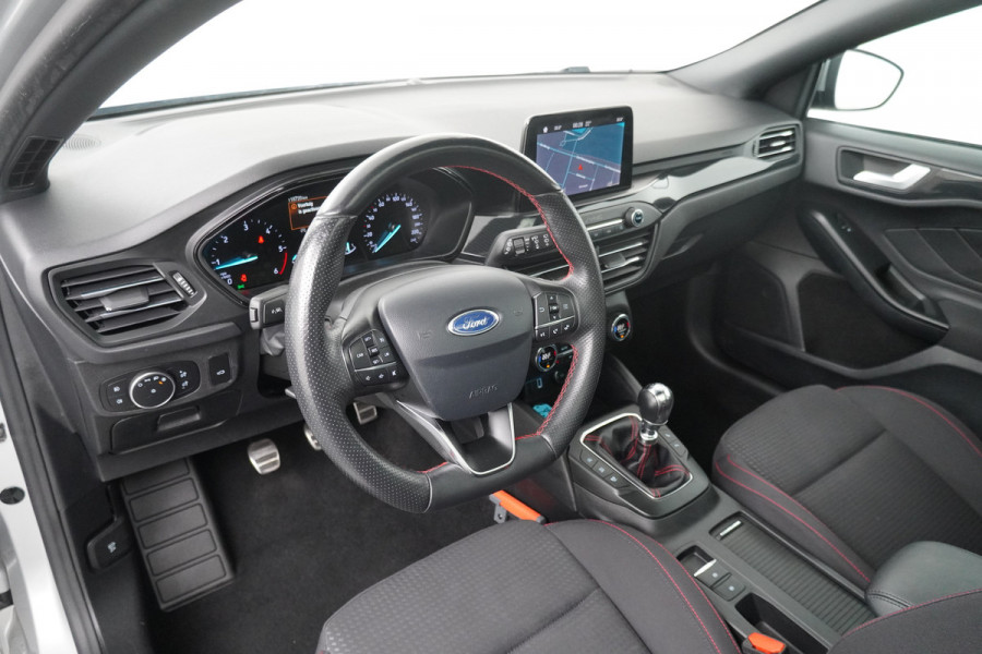 Ford FOCUS Wagon BWJ 2019 | 1.5TDCI 120PK ST Line Business | Full LED | Clima | Trekhaak | Panodak | Camera a. | 18'' LMV | Carplay |