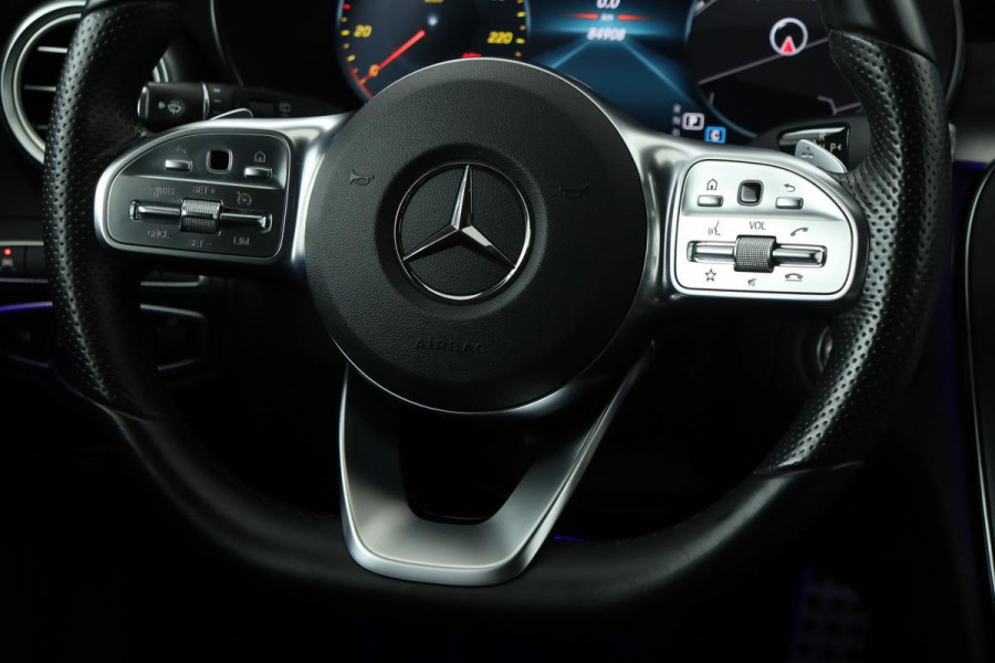 Mercedes-Benz C-Klasse 300e AMG | Panoramadak | Carplay | Lane Assist | Stoelverwarming | Sfeerverlichting | DAB+ | Keyless | Navigatie | Full LED