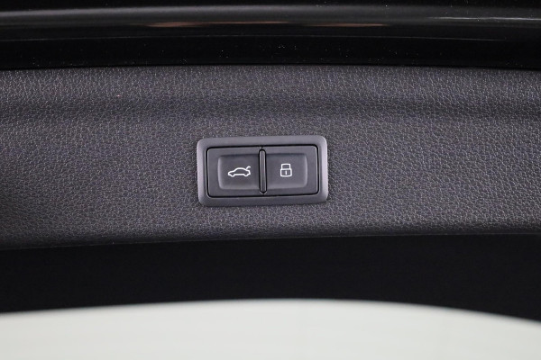 Audi Q3 35 TFSI S Line 150pk | Keyless | Camera | Virtual cockpit | Afgevlakt stuur