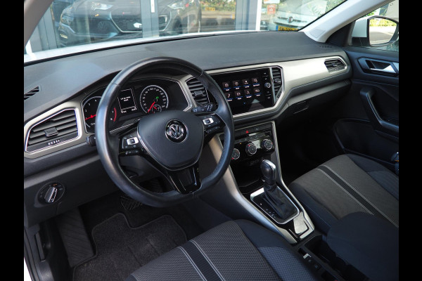 Volkswagen T-Roc 1.5 TSI Style Business / Adaptive / CarPlay / El. kofferbak / Sensoren / Navigatie