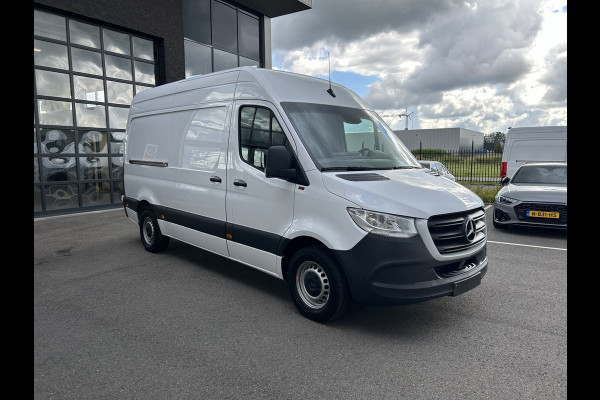 Mercedes-Benz Sprinter 317 CDI L2 H2 Automaat / 3500KG Trekhaak / MBUX / Camera / Carplay navigatie / Parkeersensoren / Cruise control / Airco / 270 Gr