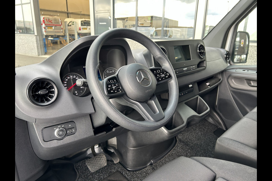 Mercedes-Benz Sprinter 317 CDI L2 H2 Automaat / 3500KG Trekhaak / MBUX / Camera / Carplay navigatie / Parkeersensoren / Cruise control / Airco / 270 Gr