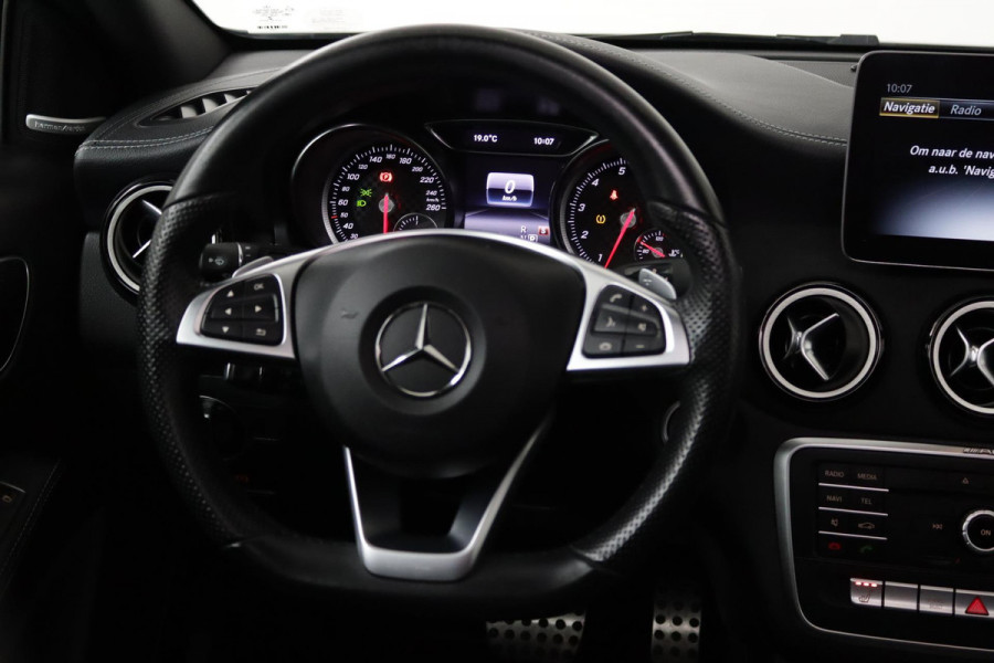 Mercedes-Benz A-Klasse 180 Business Solution AMG Automaat (PANORAMADAK, H&K, STOELV, PDC, CRUISE, LED/XENON, GOED ONDERHOUDEN)