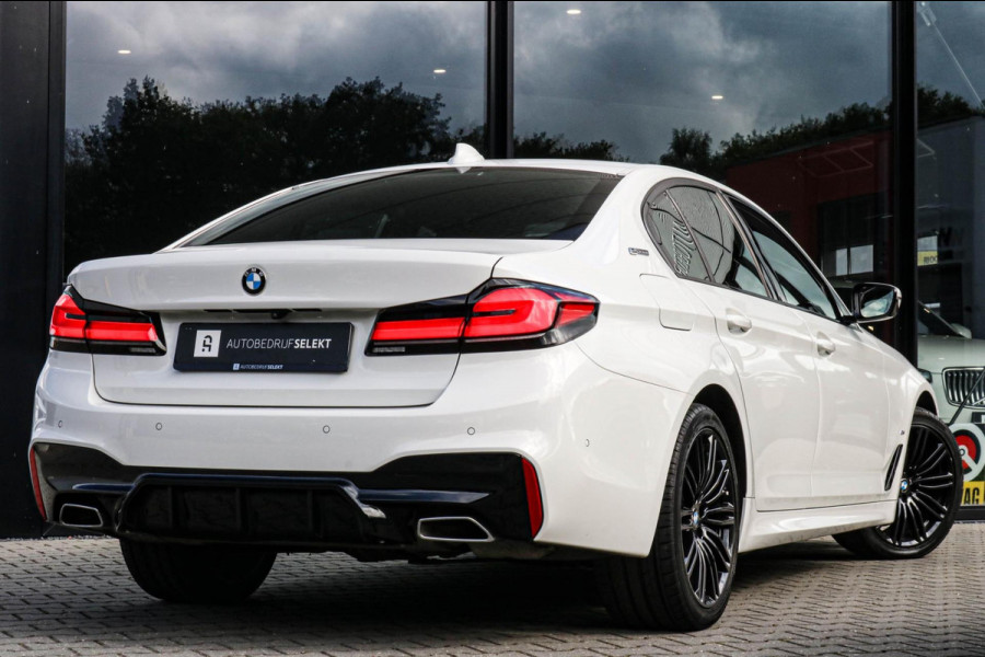 BMW 5 Serie 530e iPerformance M-Sport - Alcantara - Sfeerverlichting