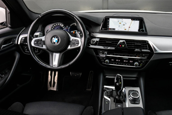 BMW 5 Serie 530e iPerformance M-Sport - Alcantara - Sfeerverlichting