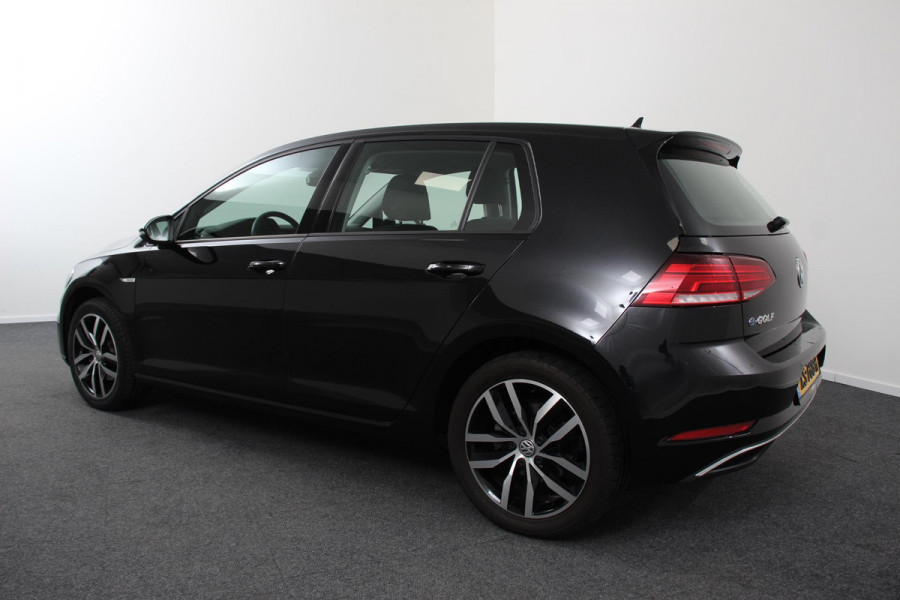 Volkswagen e-Golf | Navigatie | Climate Control | Cruise Control | Lichtmetalen velgen 17" | Parkeer Sensoren V+A |