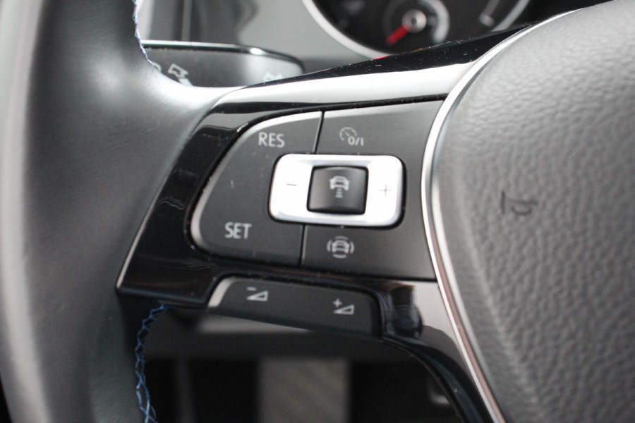 Volkswagen e-Golf | Navigatie | Climate Control | Cruise Control | Lichtmetalen velgen 17" | Parkeer Sensoren V+A |