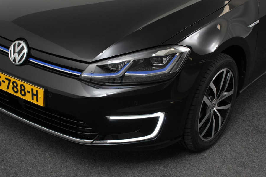 Volkswagen e-Golf | Navigatie | Climate Control | Cruise Control | Lichtmetalen velgen 17" | Parkeer Sensoren V+A |