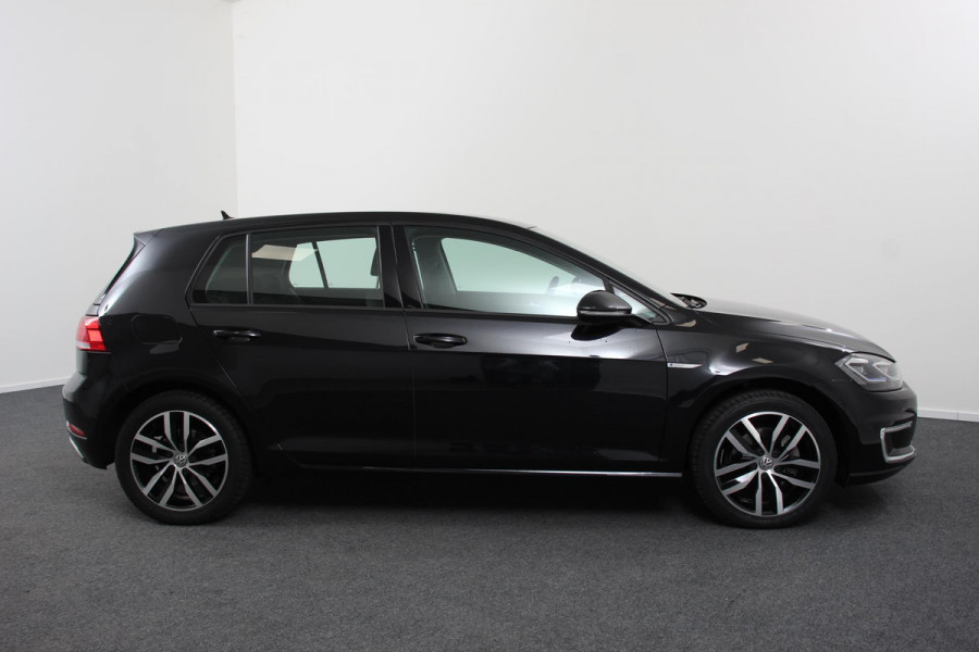 Volkswagen e-Golf | Navigatie | Climate Control | Cruise Control | Lichtmetalen velgen 17" | Parkeer Sensoren V+A |