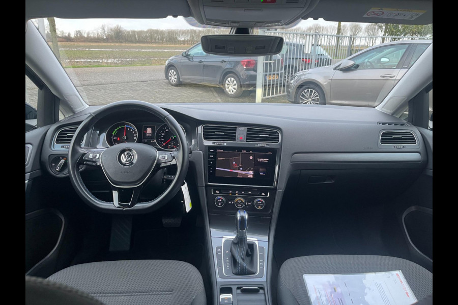 Volkswagen e-Golf 1E EIGENAAR / ACC / WARMTEPOMP / BTW / ECC / PDC / CARPLAY / NAVIGATIE MET NAVIREM