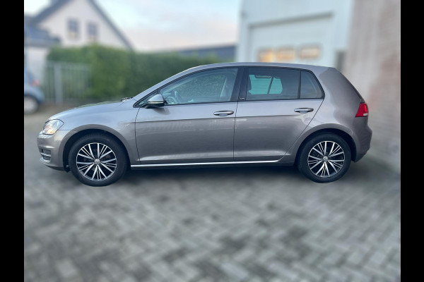 Volkswagen Golf 1.2 TSI Trendline met comfortpakket / AFNEEMBARE TREKHAAK / CARPLAY / PDC / CRUISE CONTROL / 4-SEIZ. BANDEN / ECC