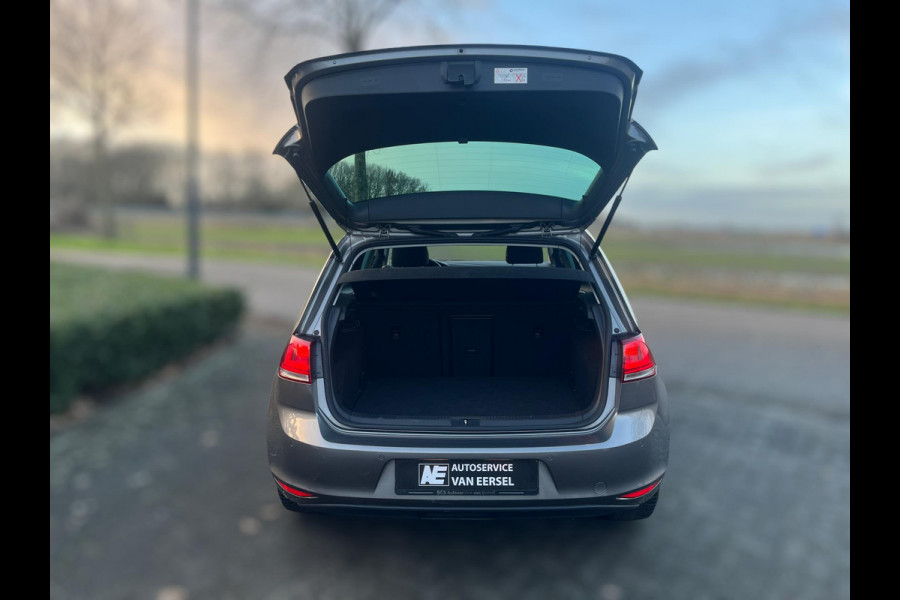 Volkswagen Golf 1.2 TSI Trendline met comfortpakket / AFNEEMBARE TREKHAAK / CARPLAY / PDC / CRUISE CONTROL / 4-SEIZ. BANDEN / ECC