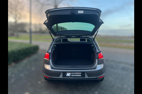 Volkswagen Golf 1.2 TSI Trendline met comfortpakket / AFNEEMBARE TREKHAAK / CARPLAY / PDC / CRUISE CONTROL / 4-SEIZ. BANDEN / ECC