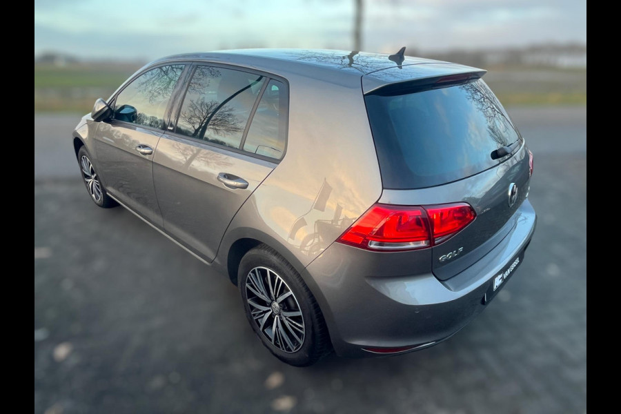 Volkswagen Golf 1.2 TSI Trendline met comfortpakket / AFNEEMBARE TREKHAAK / CARPLAY / PDC / CRUISE CONTROL / 4-SEIZ. BANDEN / ECC