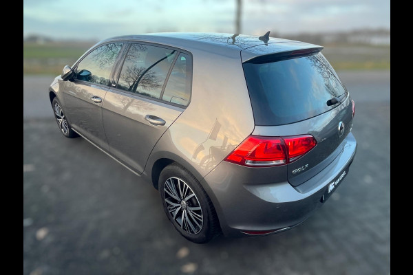 Volkswagen Golf 1.2 TSI Trendline met comfortpakket / AFNEEMBARE TREKHAAK / CARPLAY / PDC / CRUISE CONTROL / 4-SEIZ. BANDEN / ECC