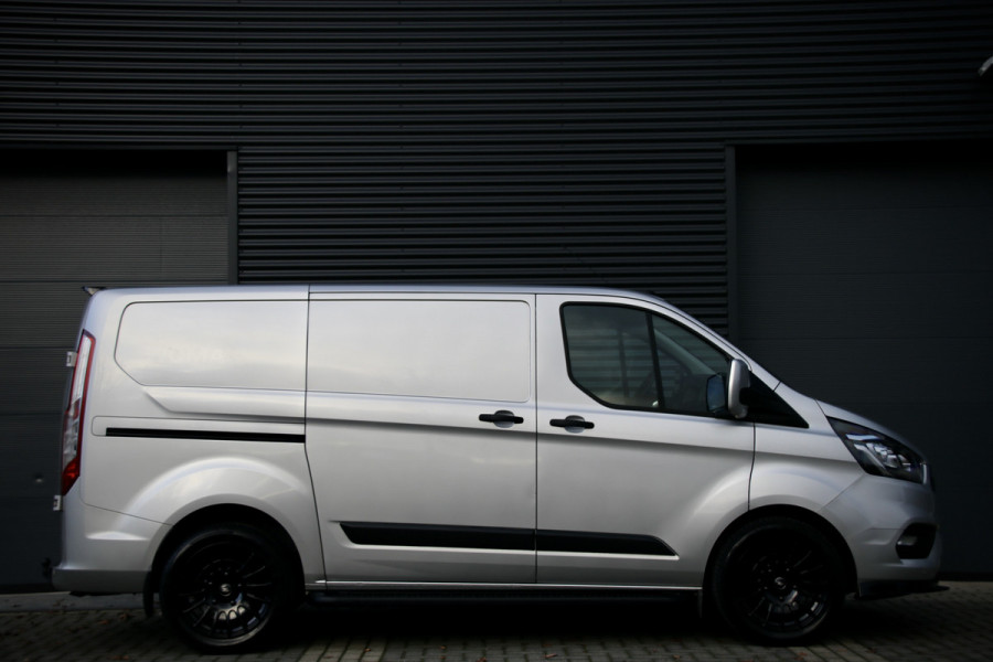 Ford Transit Custom 300 2.0 TDCI | Camera | CarPlay | Raptor Edition | Stoelverwarming | 3-zitter | Trekhaak | PDCV+A | Airco | 3-Zitter | Nieuwe APK | Onderhoudsbeurt