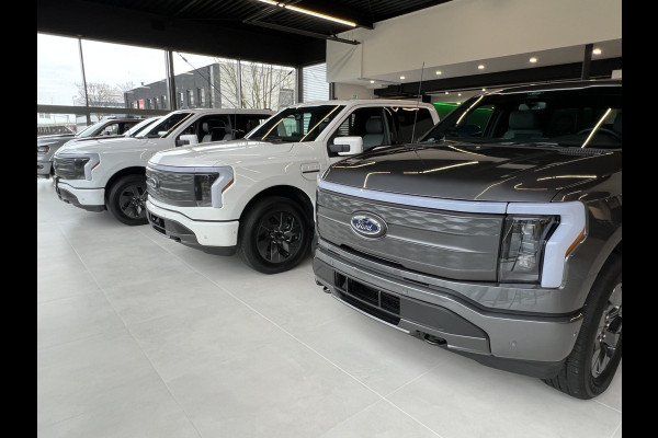 Ford USA F-150 LIGHTNING Lariat STD