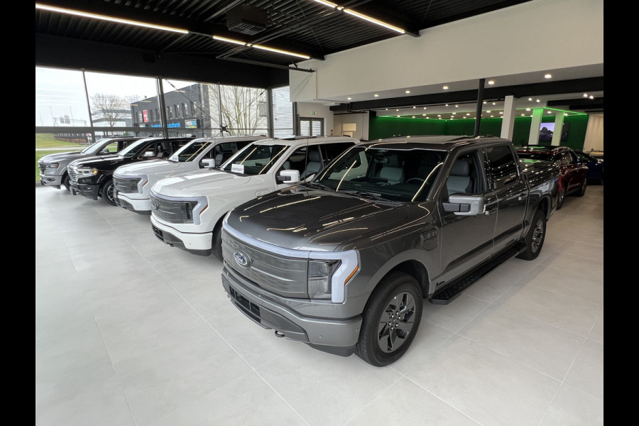 Ford USA F-150 LIGHTNING Lariat STD