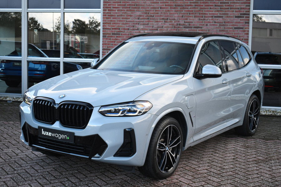 BMW X3 xDrive30e M-Sport Pano Trekh HUD Laser 20inch Shadowline