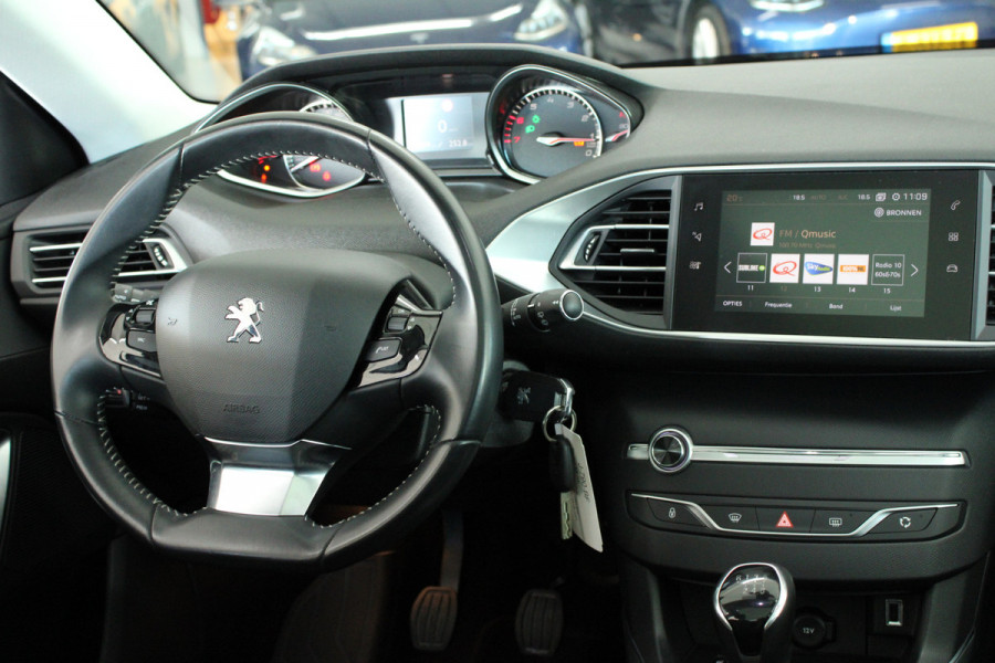 Peugeot 308 SW 1.2 PureTech Blue Lease Premium NL AUTO | LEDER | PANO | CARPLAY |