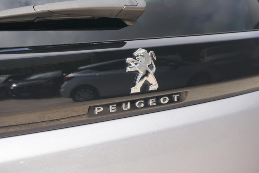 Peugeot 5008 1.2 PureTech Blue Lease Executive Afn. trekhaak | All-season banden