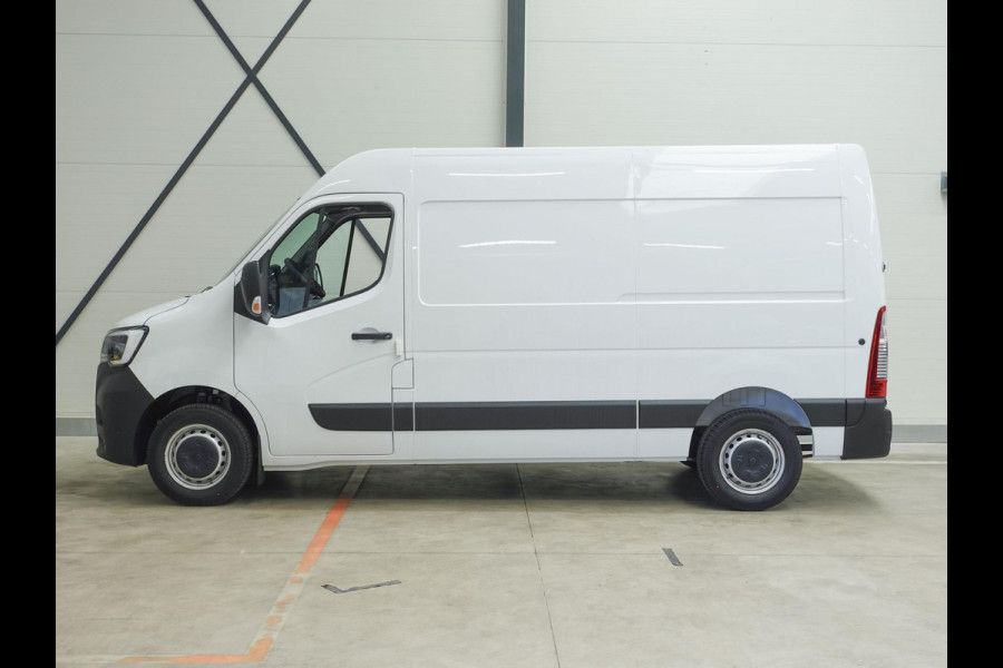 Renault Master T33 2.3 dCi 135 L2H2 Airco Cruise control Parkeersensoren Navigatie Trekhaak