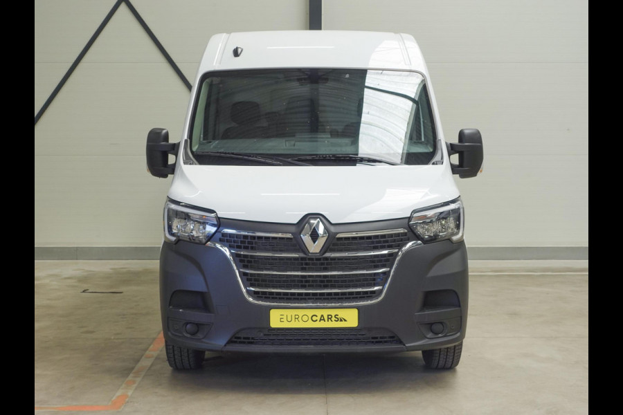 Renault Master T33 2.3 dCi 135 L2H2 Airco Cruise control Parkeersensoren Navigatie Trekhaak