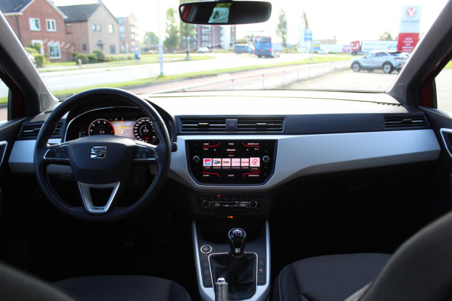 Seat Arona 1.0 TSI 116 pk Xcellence Business Intense Trekhaak-Achteruitrij camera Navigatie-Cruise control- Autom. airco