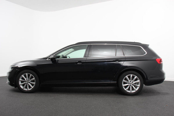 Volkswagen Passat Variant 1.5 TSI DSG Business Plus | Navigatie | Camera | Adaptive Cruise Control | Lane/Travel Assist | Privacy Glass |  17 Inch Lichtmetalen Velgen |