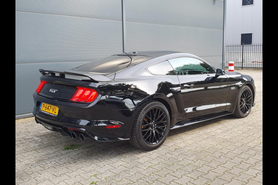 Ford Mustang GT 5.0 V8 FASTBACK / BLACK EDITION / 10-TRAPS !! / RECARO LEATHER SPORTSEATS / KEYLESS / CARPLAY / APK 30-06-2026 !