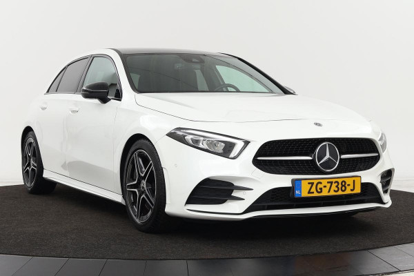 Mercedes-Benz A-Klasse 250 AMG Night | Stoelverwarming | Sfeerverlichting | Widescreen | Navigatie | Park Assist | Half leder | Climate control