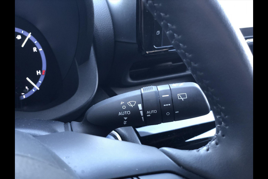 Toyota Yaris Cross 1.5 Full Hybrid Dynamic Plus | Stoel + Stuurverwarming, Smart Connect, Parkeercamera, Keyless 17inch