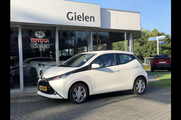 Toyota Aygo 1.0 VVT-i x-play | Lichtmetalen velgen, Airco, Parkeercamera, In hoogte verstelbare stoel, Stuurbediening