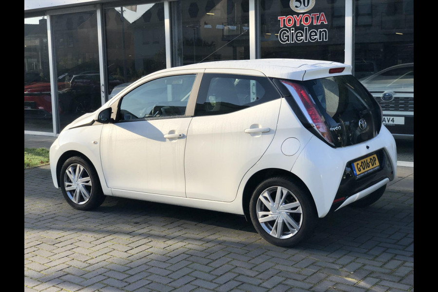 Toyota Aygo 1.0 VVT-i x-play | Lichtmetalen velgen, Airco, Parkeercamera, In hoogte verstelbare stoel, Stuurbediening