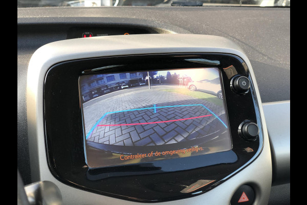 Toyota Aygo 1.0 VVT-i x-play | Lichtmetalen velgen, Airco, Parkeercamera, In hoogte verstelbare stoel, Stuurbediening