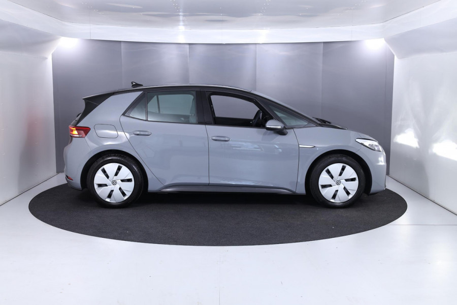 Volkswagen ID.3 Pure 45 kWh 150 pk | Navigatie | Parkeersensoren | Adaptieve cruise control | LED koplampen |