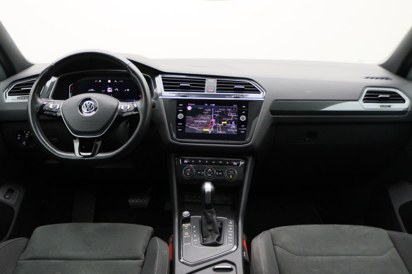 Volkswagen Tiguan 1.5 TSI ACT Highline Business R-Line Virtual Cockpit, Panoramadak, ACC, Camera, Apple Carplay, Trekhaak, 19''