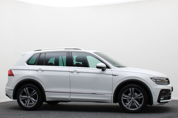 Volkswagen Tiguan 1.5 TSI ACT Highline Business R-Line Virtual Cockpit, Panoramadak, ACC, Camera, Apple Carplay, Trekhaak, 19''