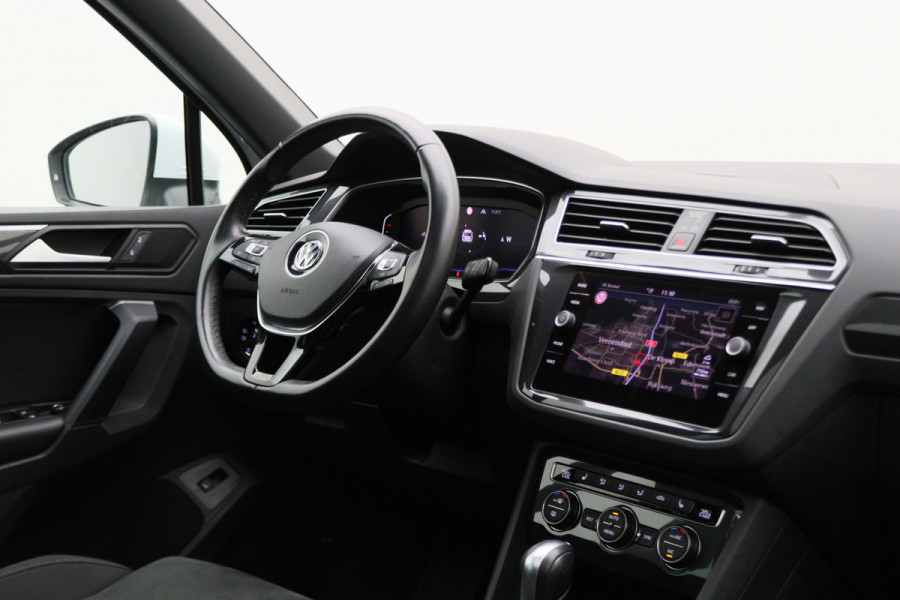 Volkswagen Tiguan 1.5 TSI ACT Highline Business R-Line Virtual Cockpit, Panoramadak, ACC, Camera, Apple Carplay, Trekhaak, 19''