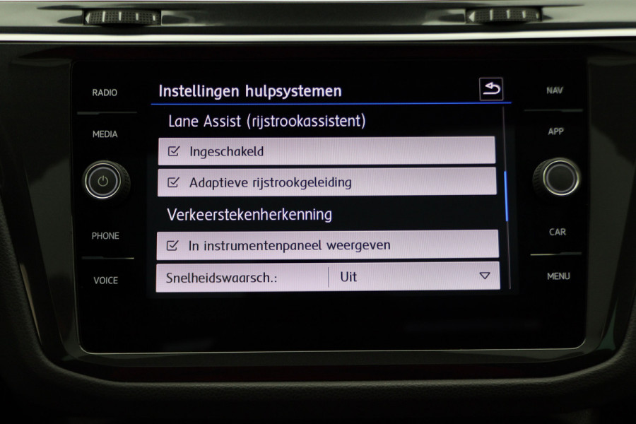 Volkswagen Tiguan 1.5 TSI ACT Highline Business R-Line Virtual Cockpit, Panoramadak, ACC, Camera, Apple Carplay, Trekhaak, 19''