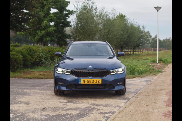 BMW 3 Serie Touring 318i Business Edition | Automaat | Apple Carplay | Navi | 19 Inch | NL-Auto |