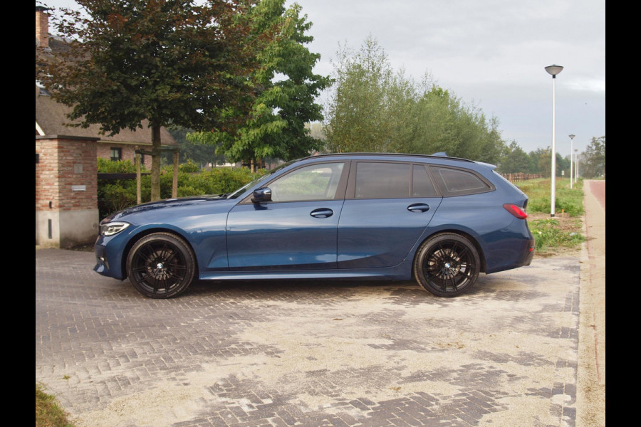 BMW 3 Serie Touring 318i Business Edition | Automaat | Apple Carplay | Navi | 19 Inch | NL-Auto |