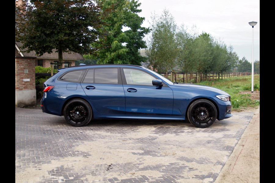 BMW 3 Serie Touring 318i Business Edition | Automaat | Apple Carplay | Navi | 19 Inch | NL-Auto |