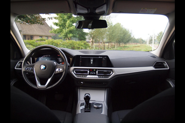 BMW 3 Serie Touring 318i Business Edition | Automaat | Apple Carplay | Navi | 19 Inch | NL-Auto |