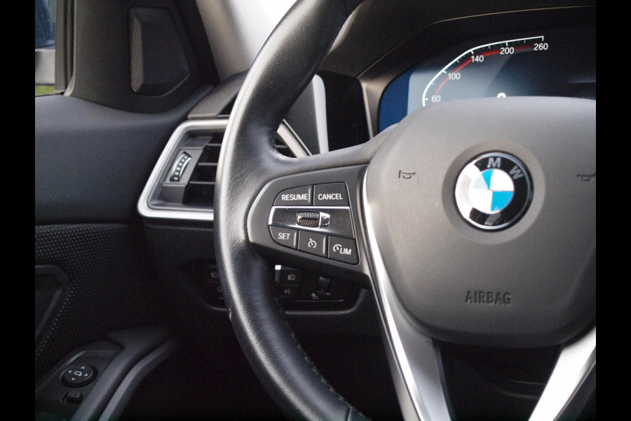 BMW 3 Serie Touring 318i Business Edition | Automaat | Apple Carplay | Navi | 19 Inch | NL-Auto |