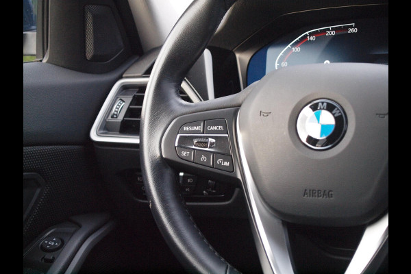 BMW 3 Serie Touring 318i Business Edition | Automaat | Apple Carplay | Navi | 19 Inch | NL-Auto |