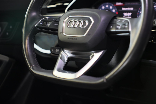 Audi Q3 35 TFSI Edition One / AUT / ACC / Virtual Cockpit / Lane Assist / Dode Hoek / Leder / Navi / Ecc / Led / Open Panoramadak