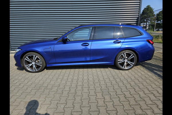 BMW 3 Serie Touring 330e M Sport Facelift Plug In Hybrid PHEV | Panodak | Lederen Competition Stoelen Memory | Trekhaak af Fabriek | Widescreen Navi | Head Up | 19 "L.M | Camera | Apple Carplay |