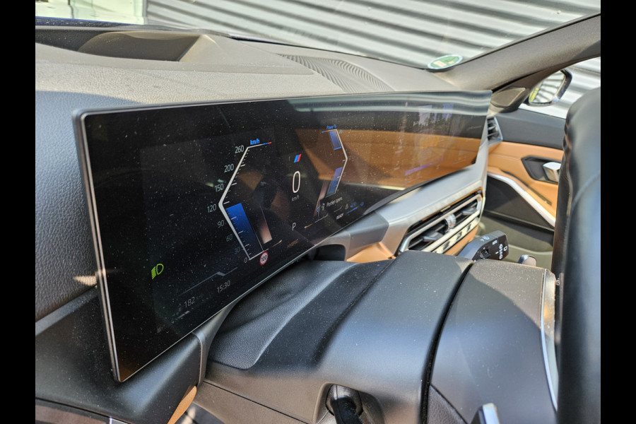 BMW 3 Serie Touring 330e M Sport Facelift Plug In Hybrid PHEV | Panodak | Lederen Competition Stoelen Memory | Trekhaak af Fabriek | Widescreen Navi | Head Up | 19 "L.M | Camera | Apple Carplay |